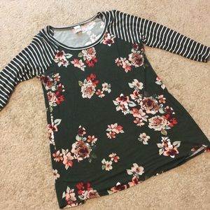 BOUTIQUE FLORAL RAGLAN TOP